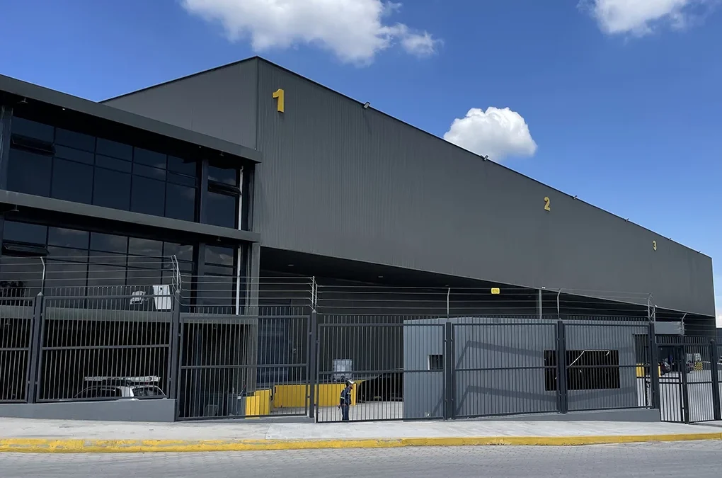 Bodegas Senna: Espacios corporativos 100% adaptables o modulares en Pifo